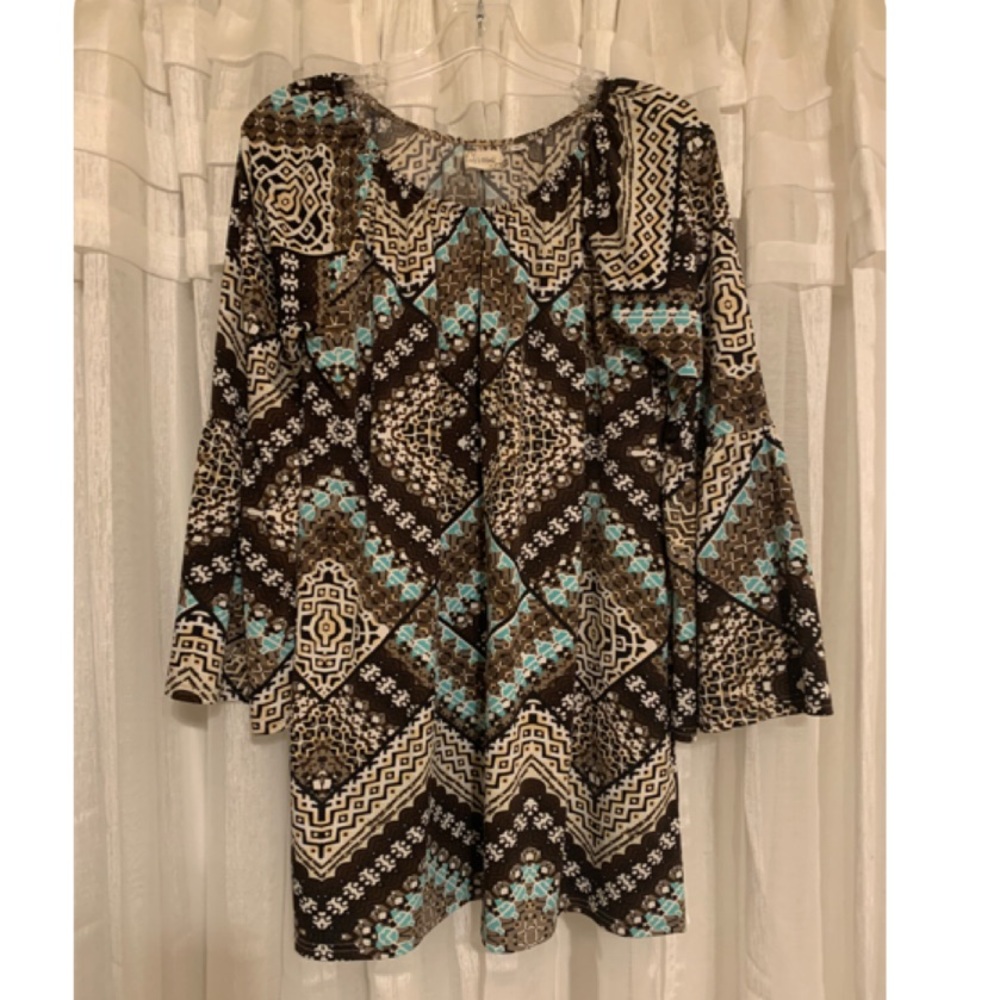 Lady’s World Scoop Neck Tunic